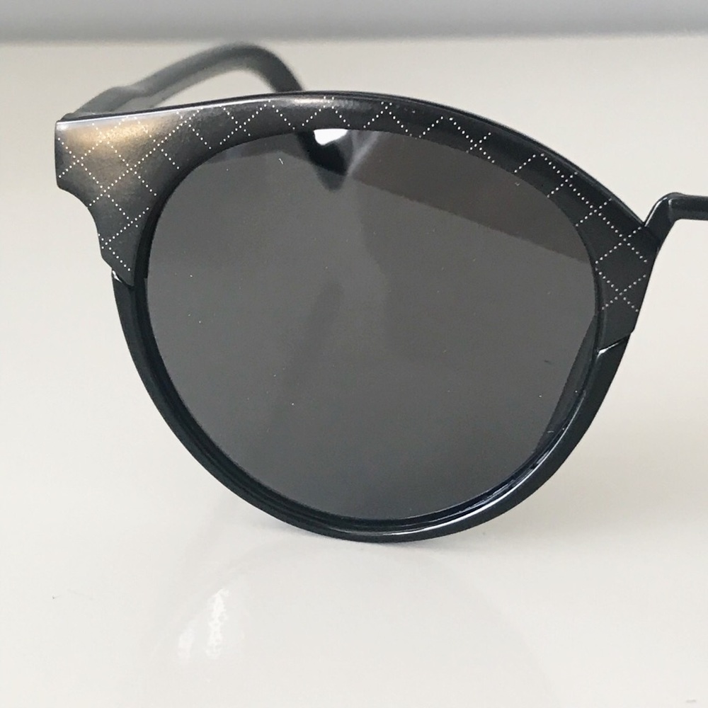 Round Black High Bridge Jessica Simpson Sunglasses - Picture 3 of 8